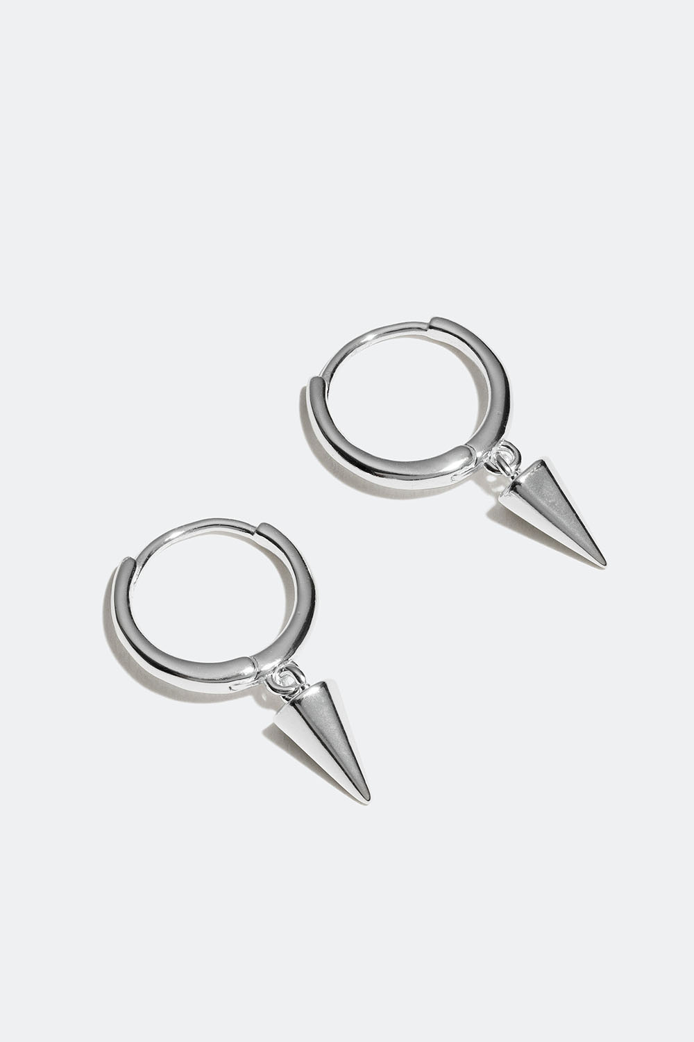 Hoops i äkta silver med små nitar