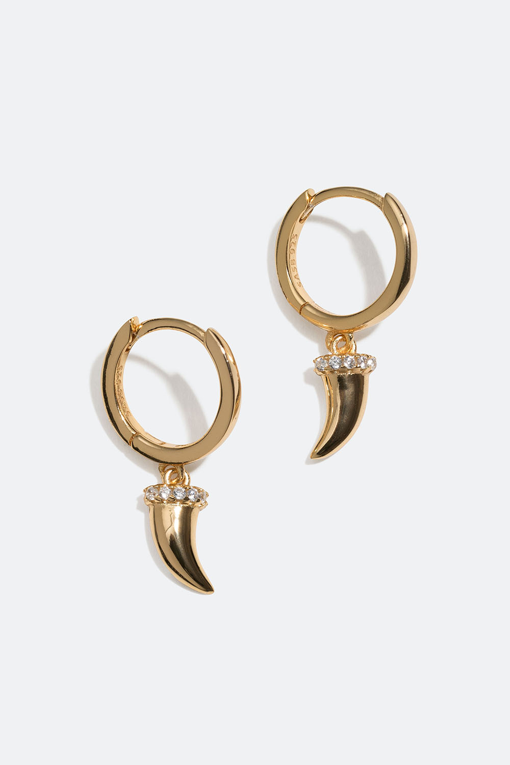 Små hoops i 18k guldpläterat äkta silver med hajtand och Cubic Zirconia