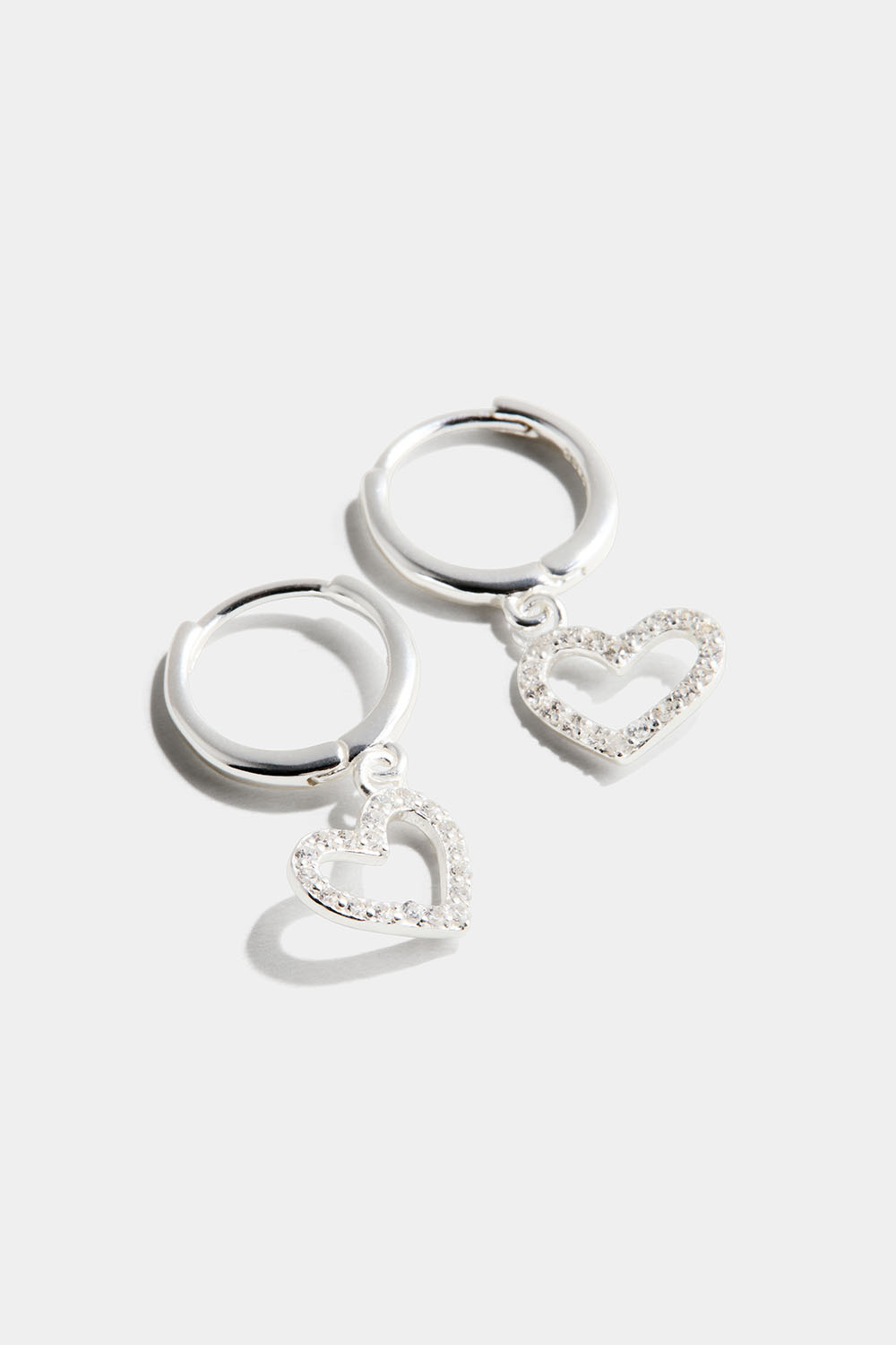 Hoops i äkta silver med hjärthänge och Cubic Zirconia