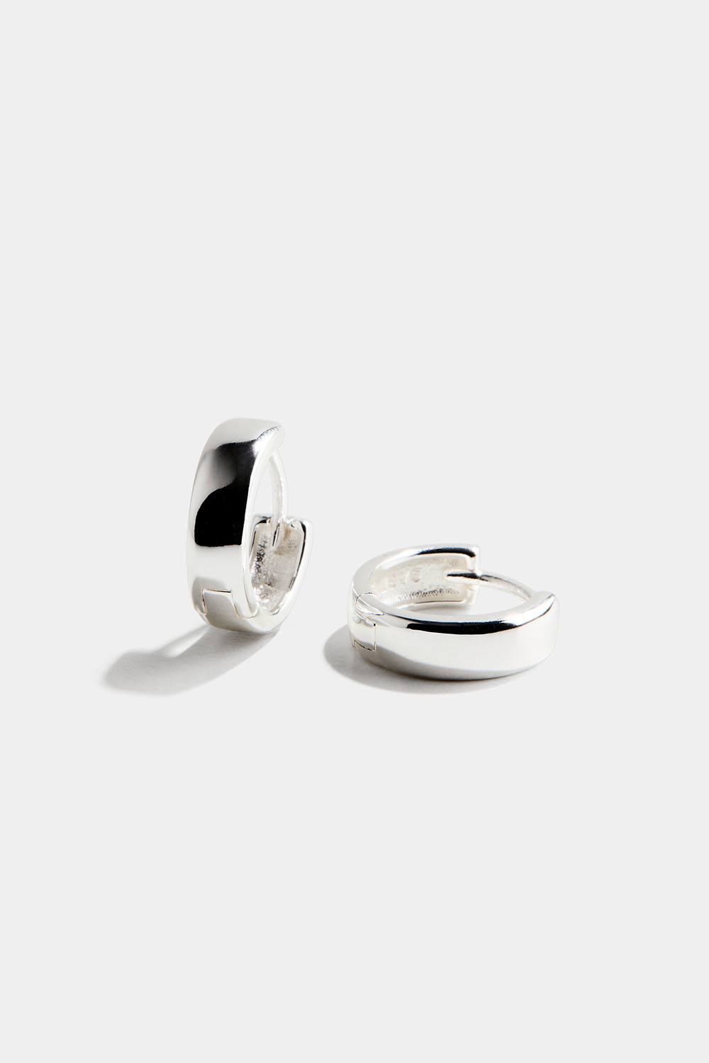 Breda mini hoops i äkta silver