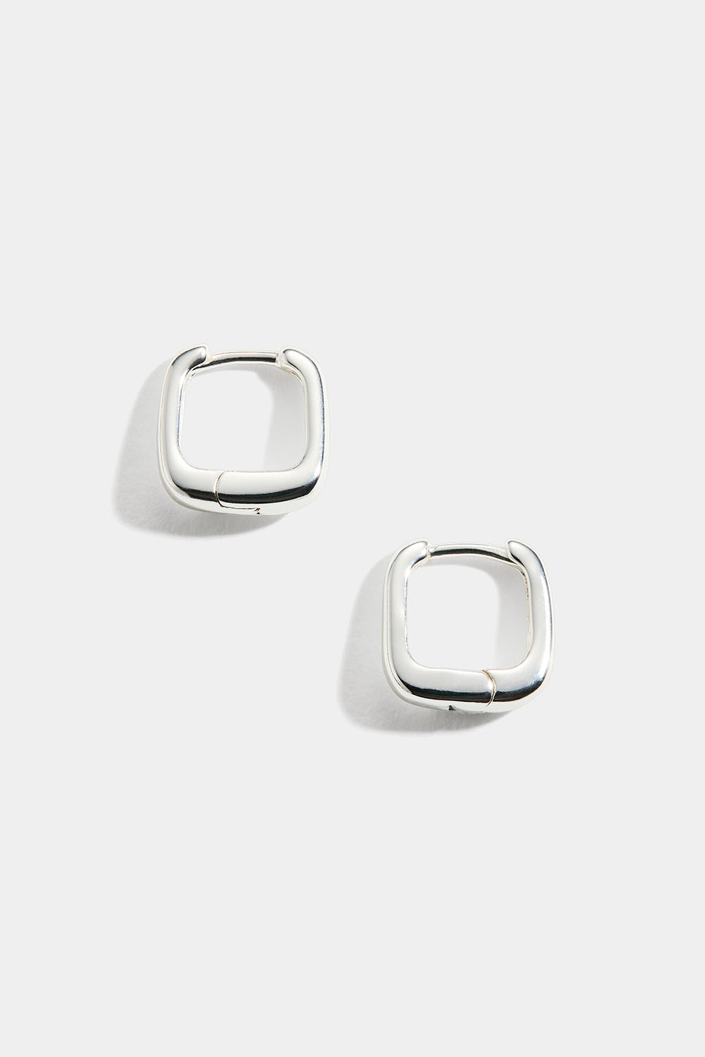 Kvadratiska hoops i äkta silver