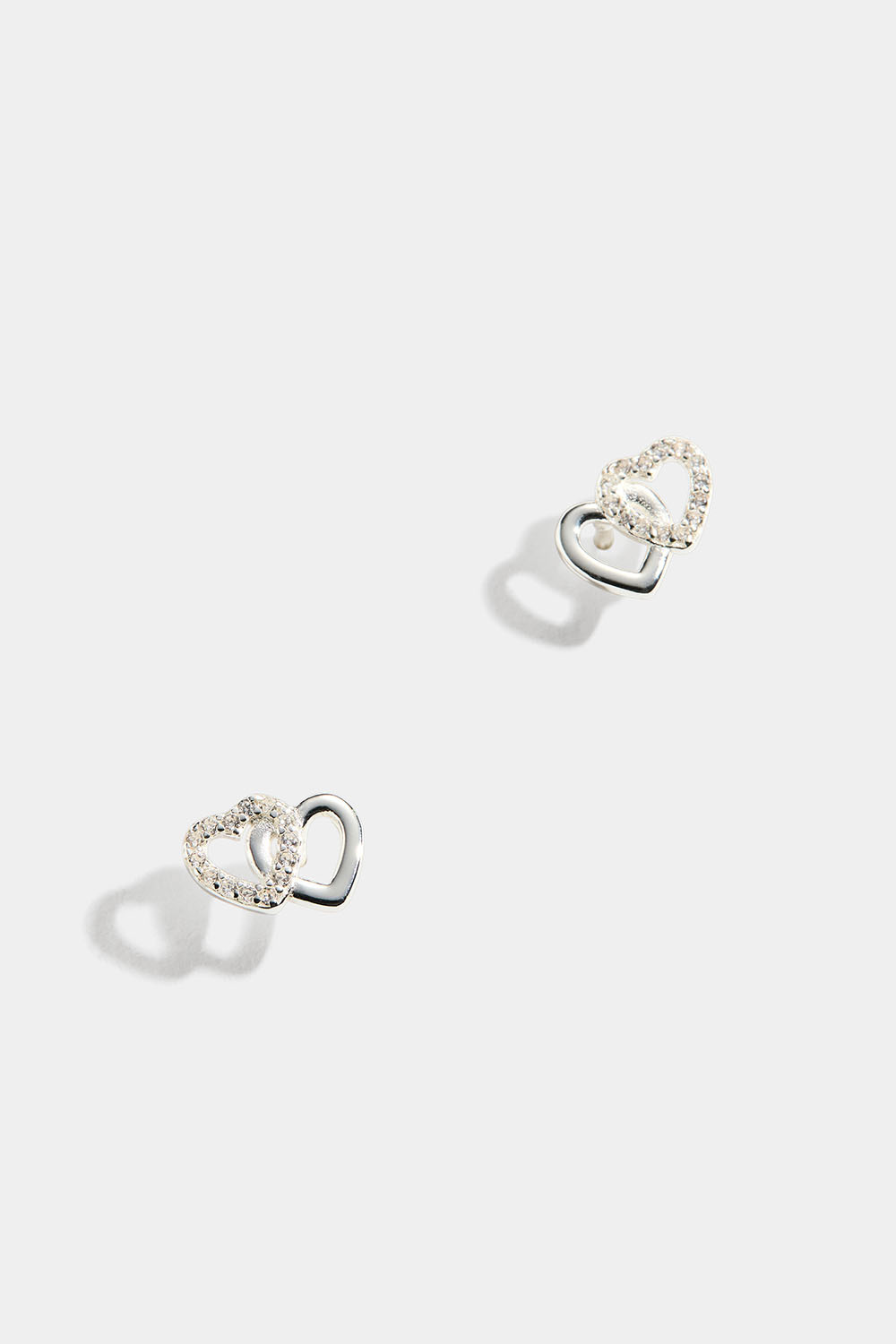 Studs i äkta silver med två hjärtan och Cubic Zirconia