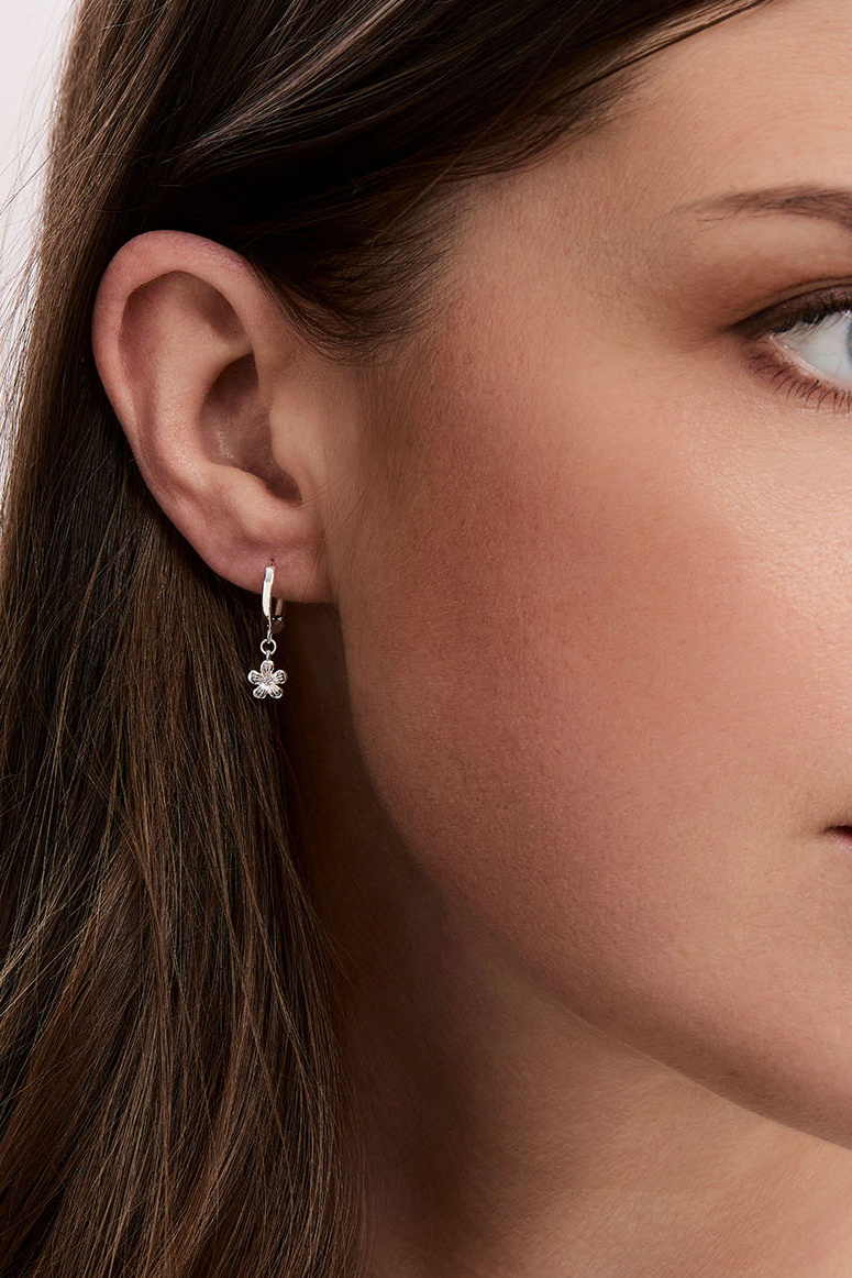 Hoops i äkta silver med blomma