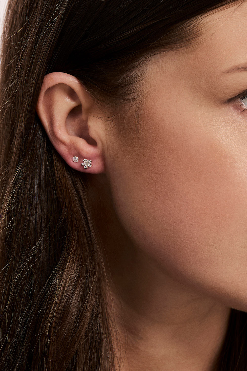 Studs i äkta silver med blommor