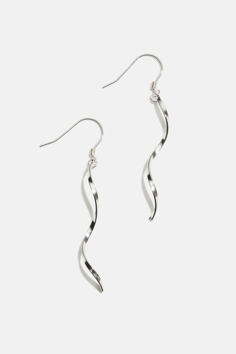 Snurrade örhängen i äkta silver