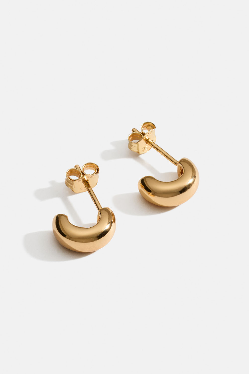 Små chunky örhängen i 18k guldpläterat äkta silver
