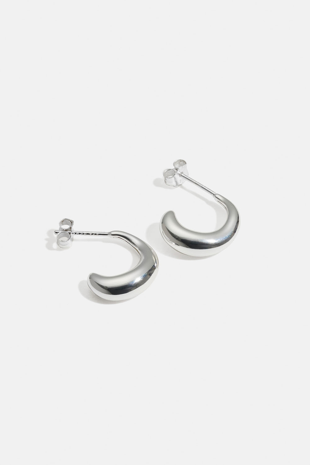 Hoops i äkta silver med organisk form
