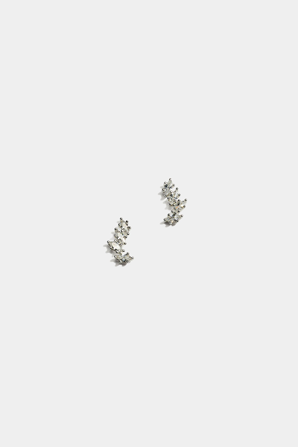 Studs i äkta silver med böjd form och Cubic Zirconia