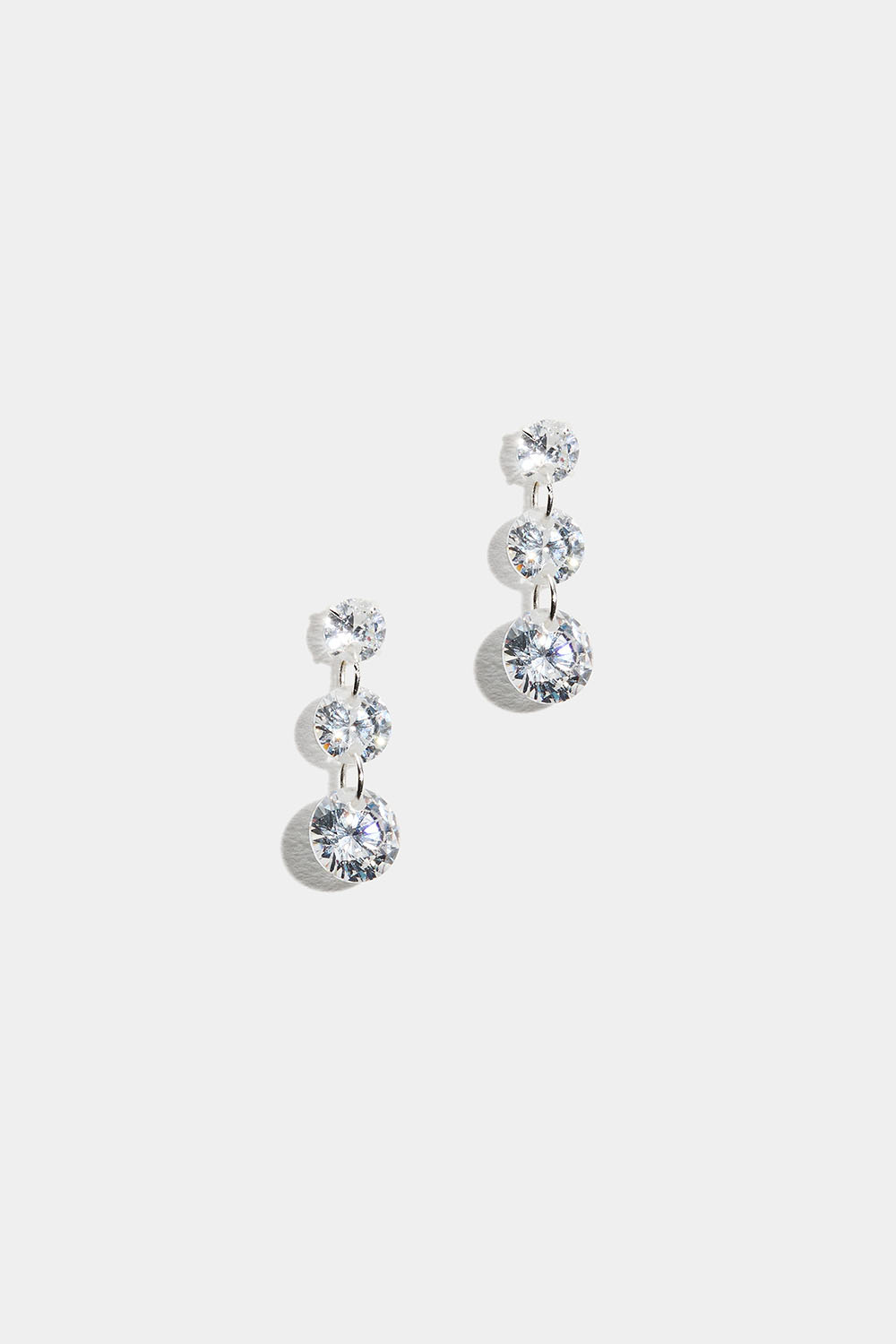 Örhängen i äkta silver med tre Cubic zirconia stenar