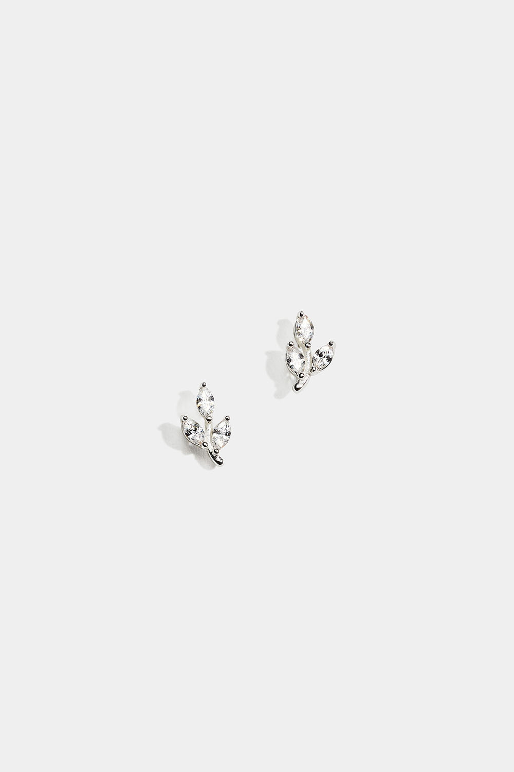 Studs i äkta silver med bladmotiv och Cubic Zirconia