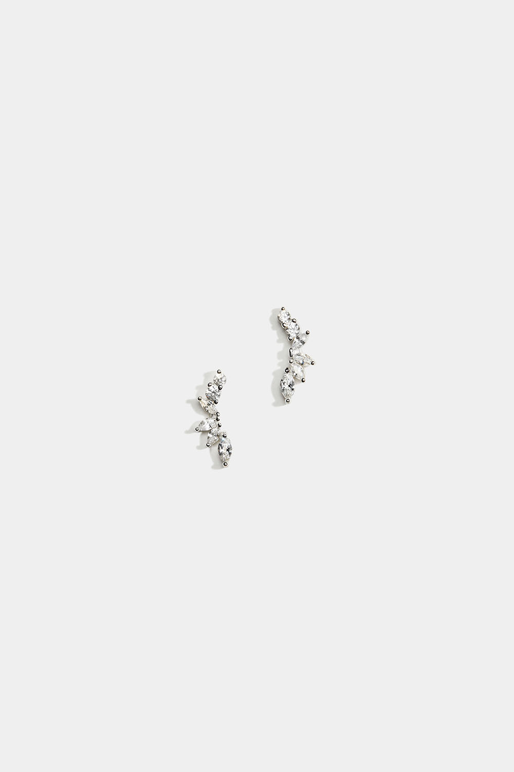 Små avlånga örhängen i äkta silver med Cubic Zirconia
