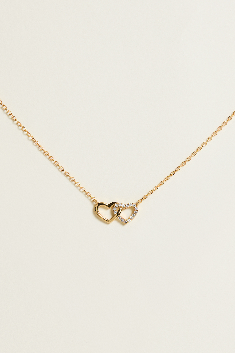 Halsband förgyllt med 18K guld med två hjärtan