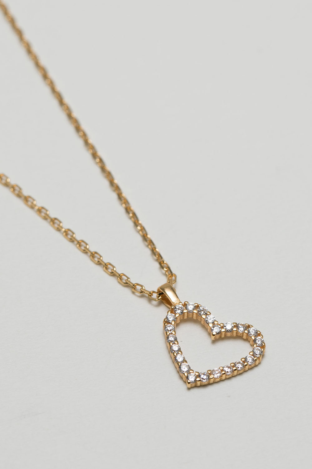 Halsband i 18k guldpläterat äkta silver med hjärthänge och små Cubic Zirconia