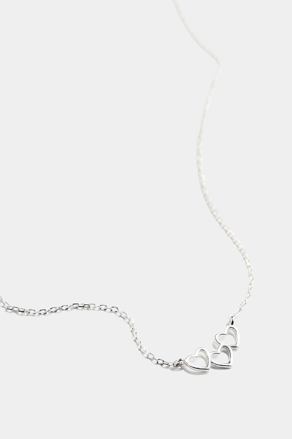 Halsband i äkta silver med tre hjärtan