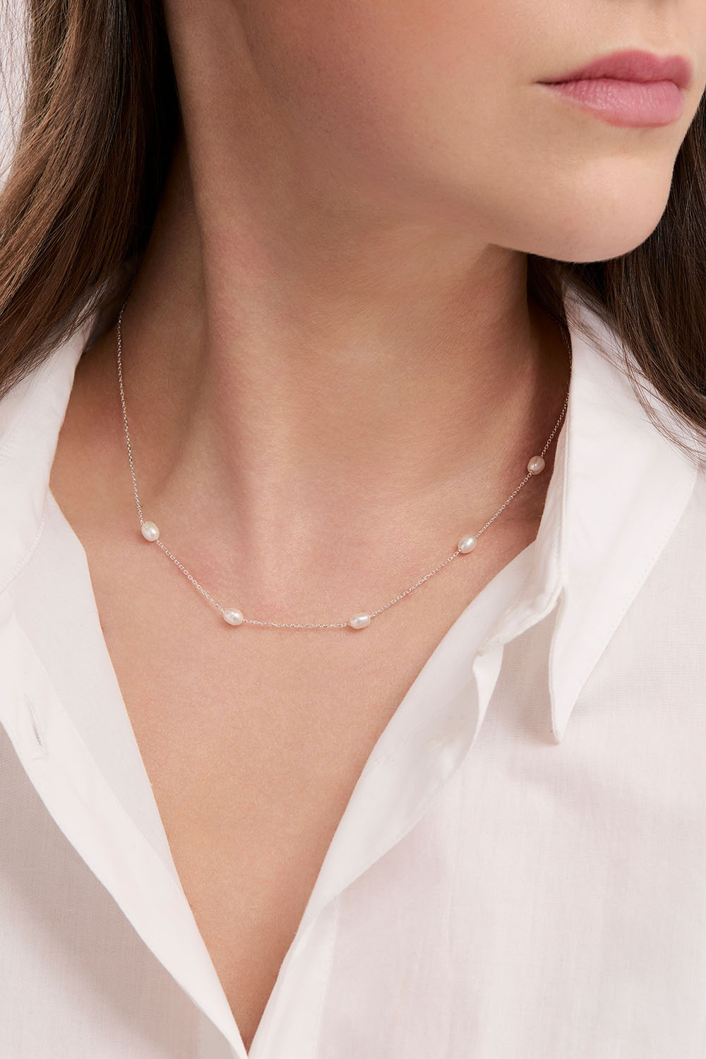 Halsband i äkta silver med ovala pärlor