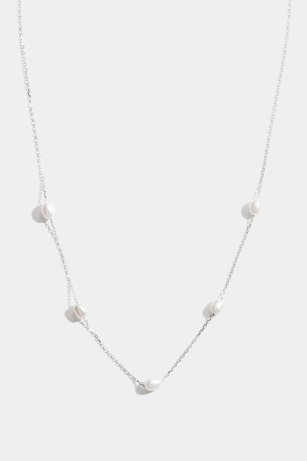 Halsband i äkta silver med ovala pärlor