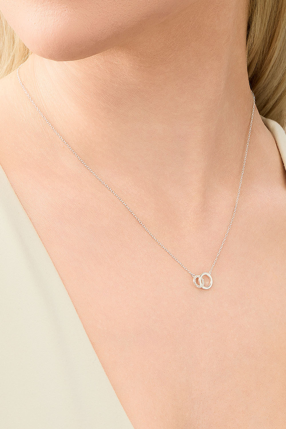 Halsband med dubbla ringar i äkta silver