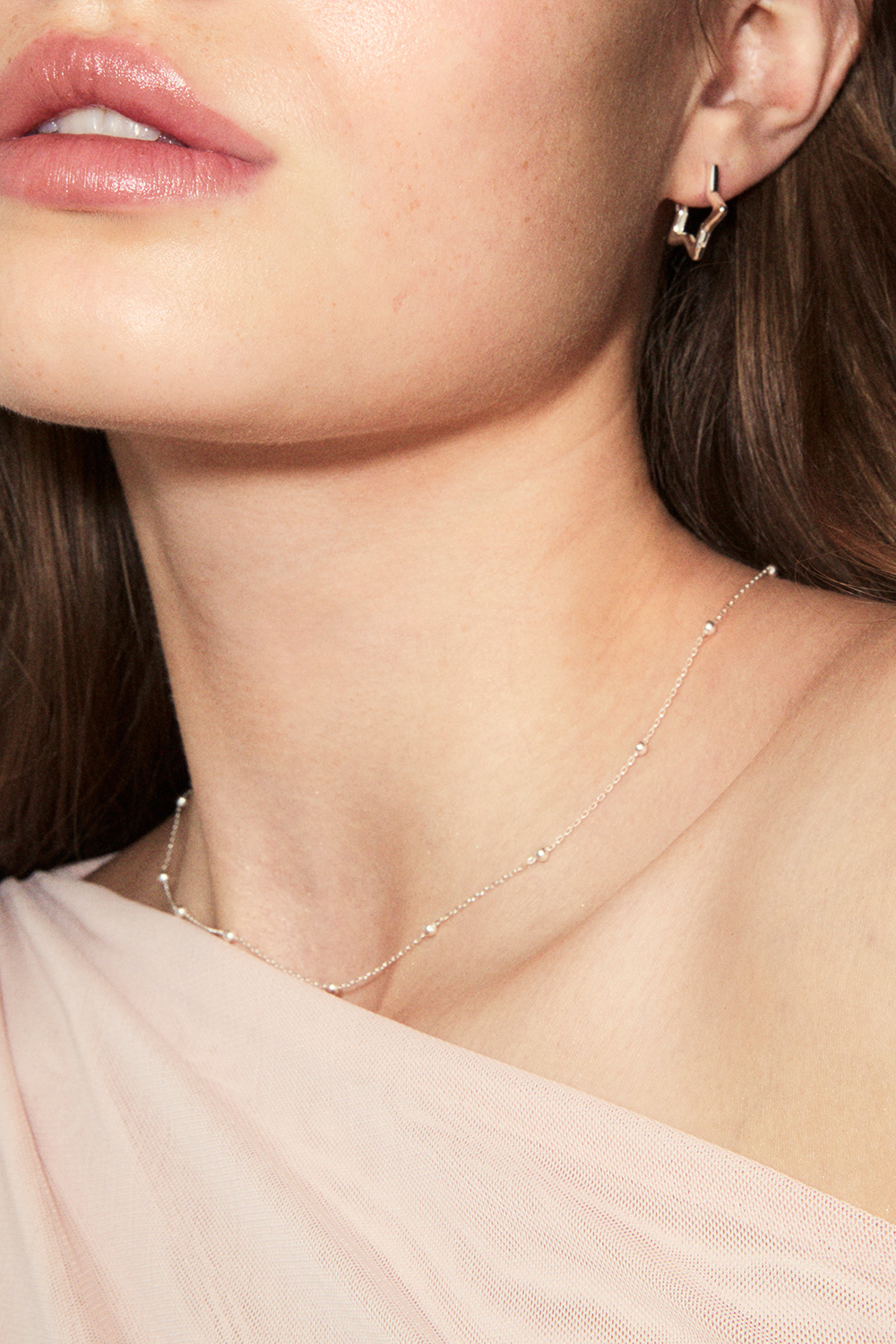 Tunt halsband i äkta silver med kulor