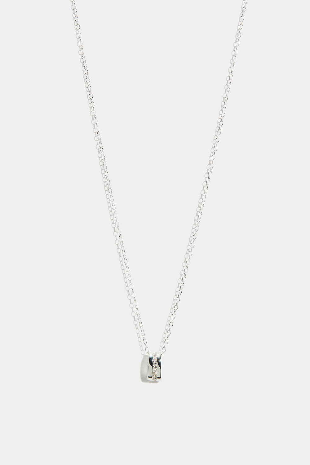 Halsband i äkta silver med oval berlock och Cubic Zirconia