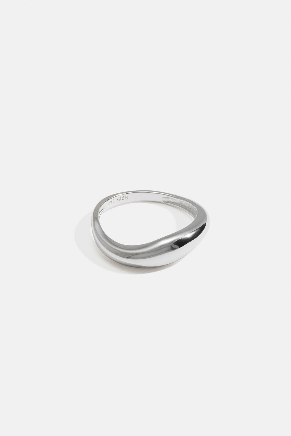 Ring i äkta silver i ojämn form