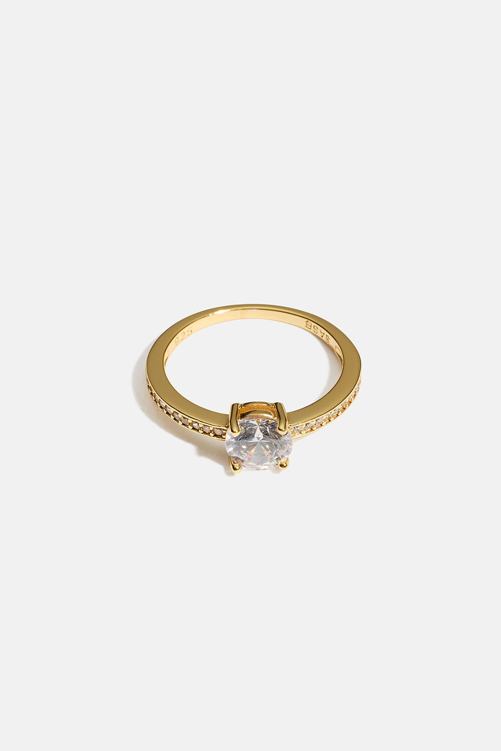 Ring i 18k guldpläterat äkta silver med rund Cubic Zirconia sten