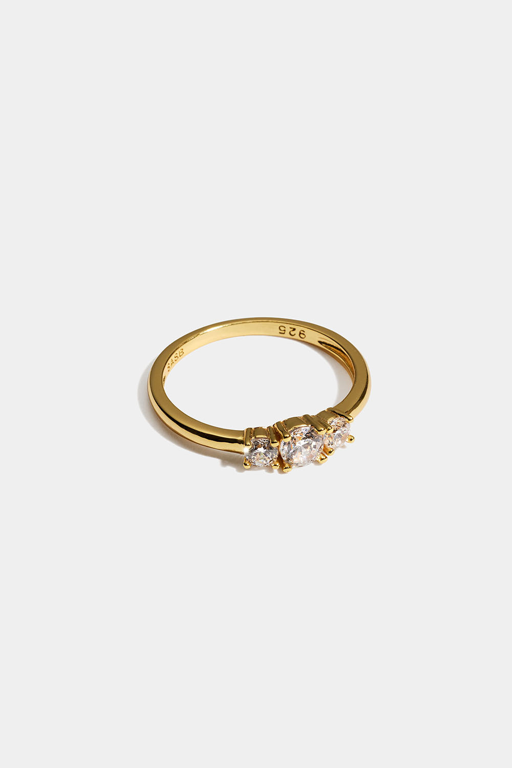 Ring i 18k guldpltäerat äkta silver med tre Cubic Zirconia stenar
